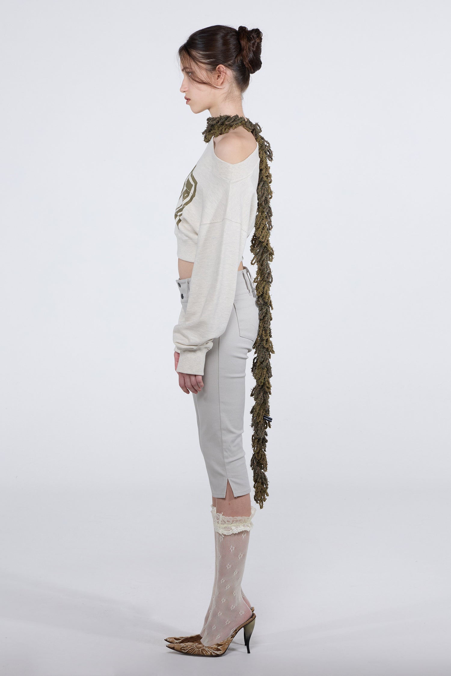 Off-Shoulder Cropped Sweatshirt White Melange