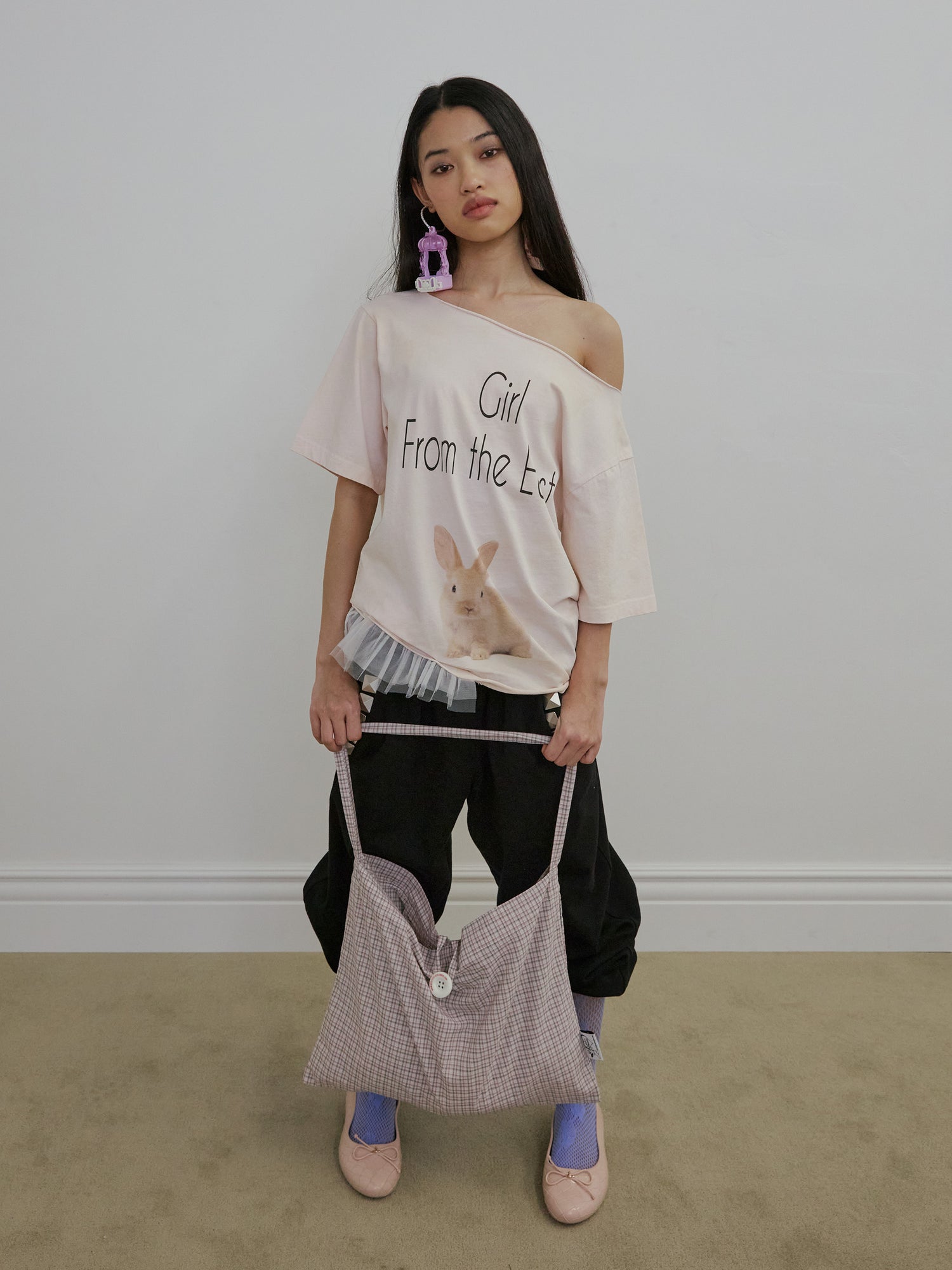 Wander Girl Off-Shoulder Tee Baby Pink