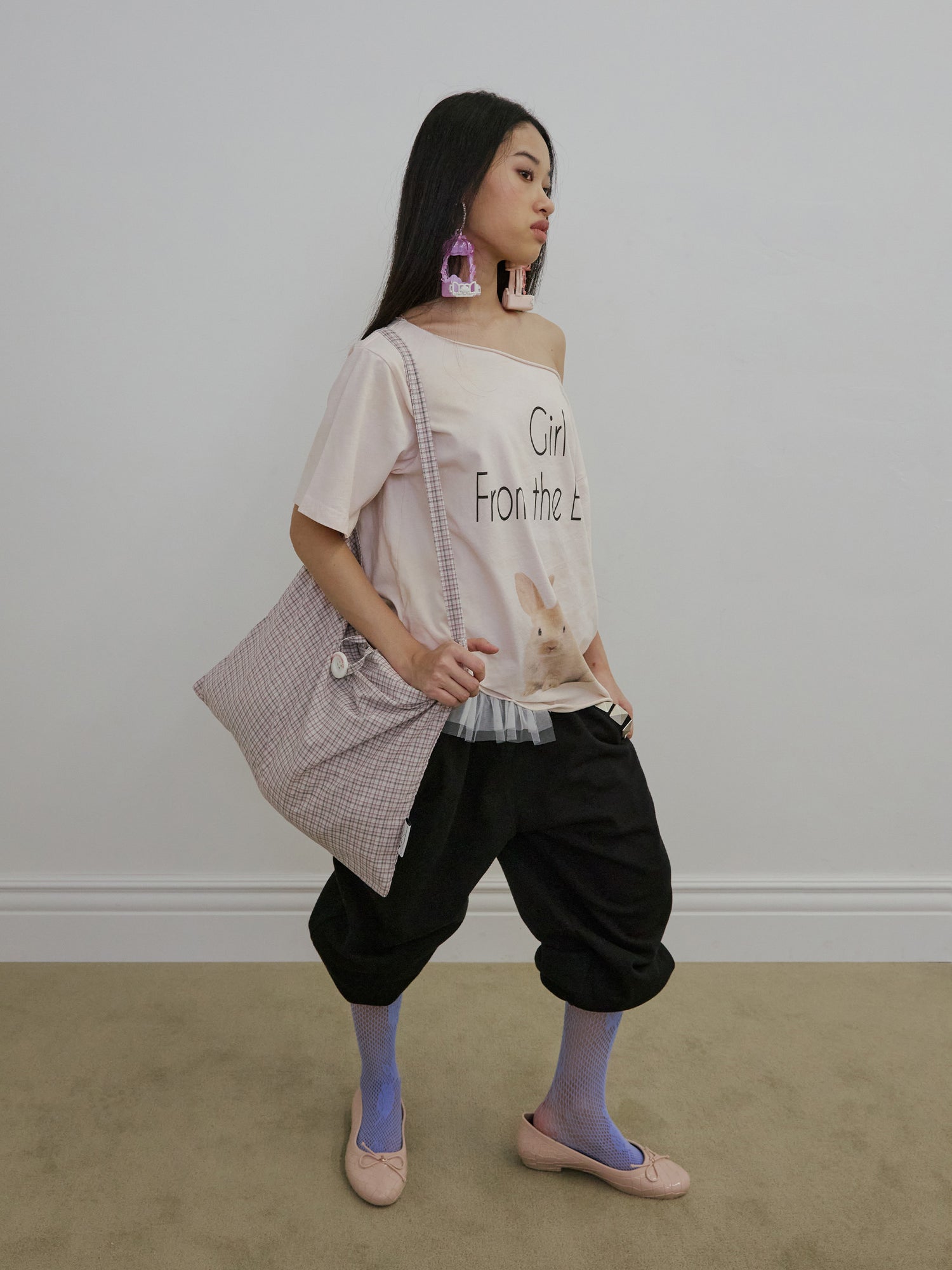 Wander Girl Off-Shoulder Tee Baby Pink