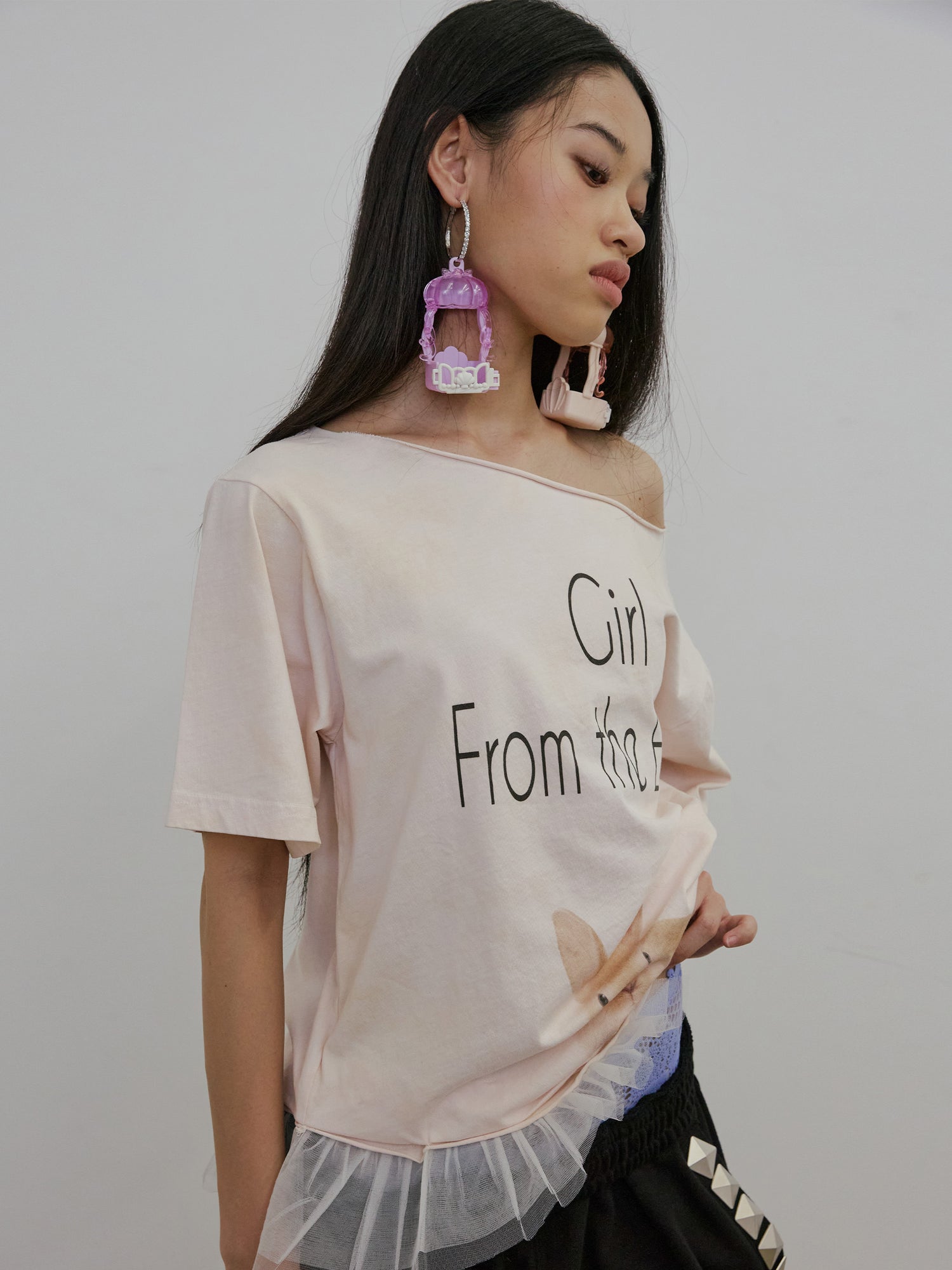 Wander Girl Off-Shoulder Tee Baby Pink