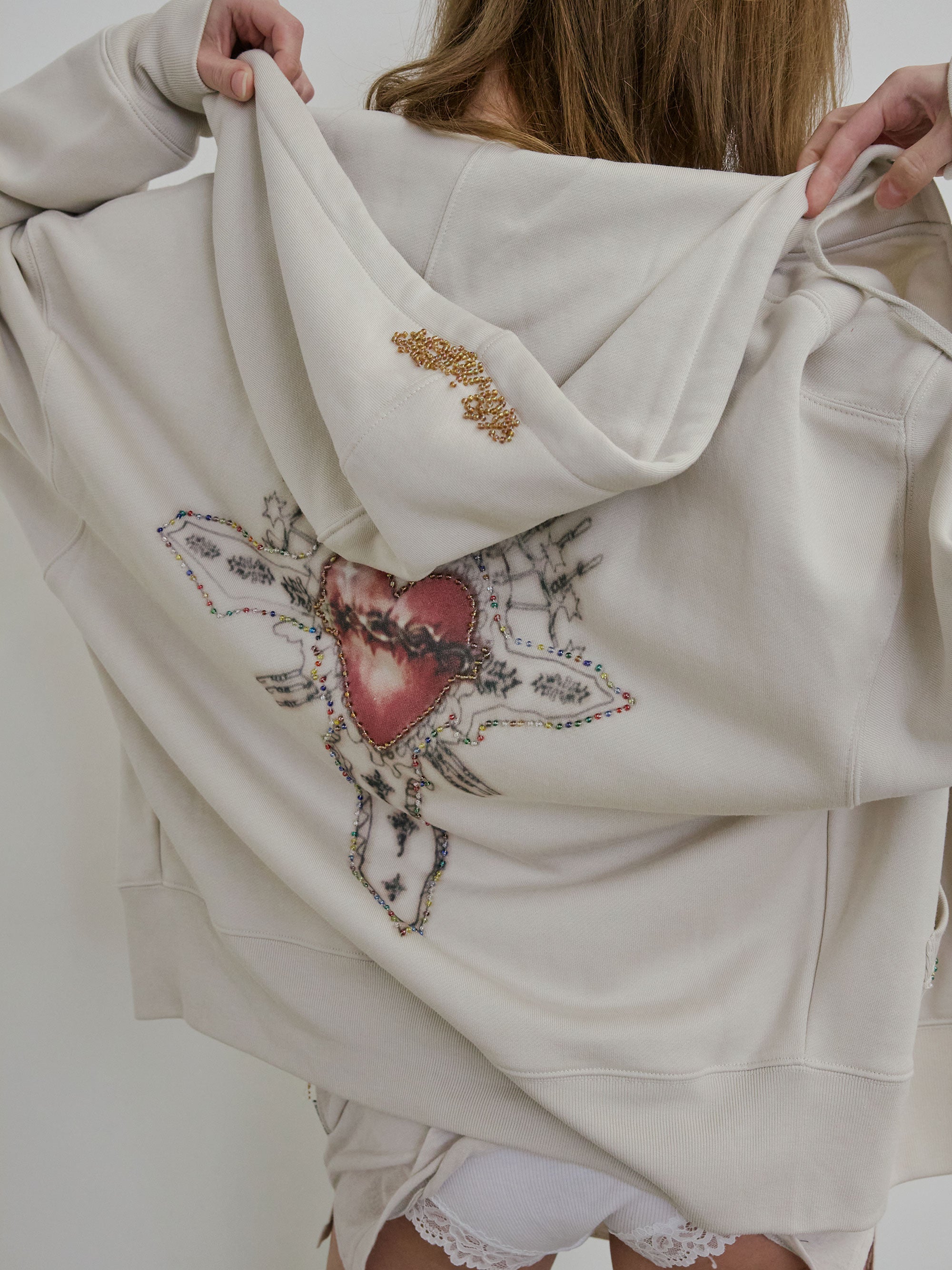 トップス SCULPTOR Beaded Saint Hoodie Zip-Up Beaded Saint Hoodie Zip-Up Dirty White – Sculptor