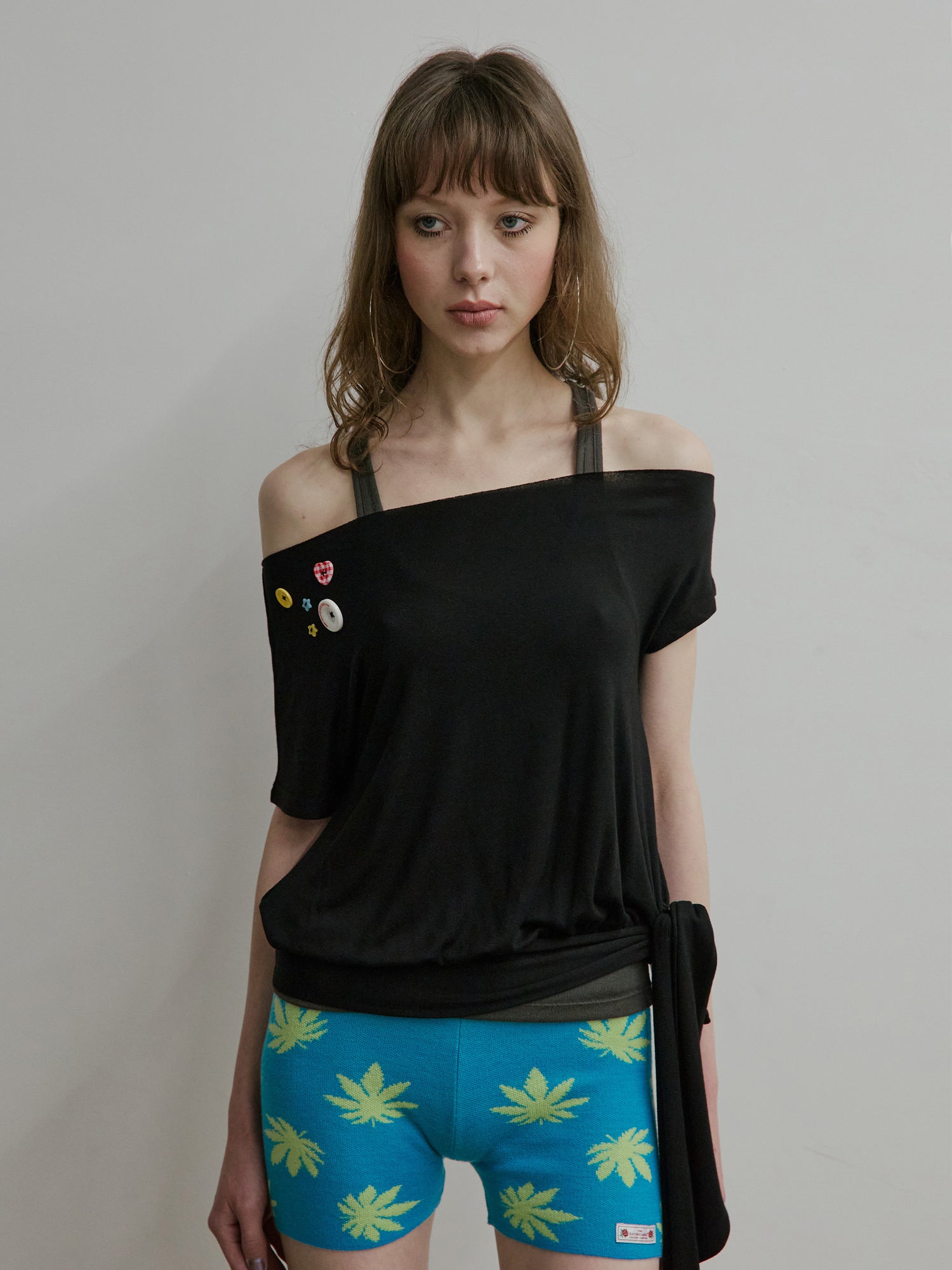 Off-Shoulder Button Tee Black