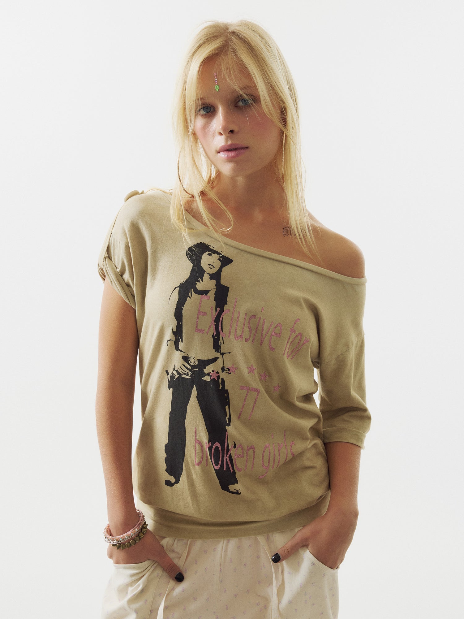 Broken Girls Roll Up Tee Dirty Sand