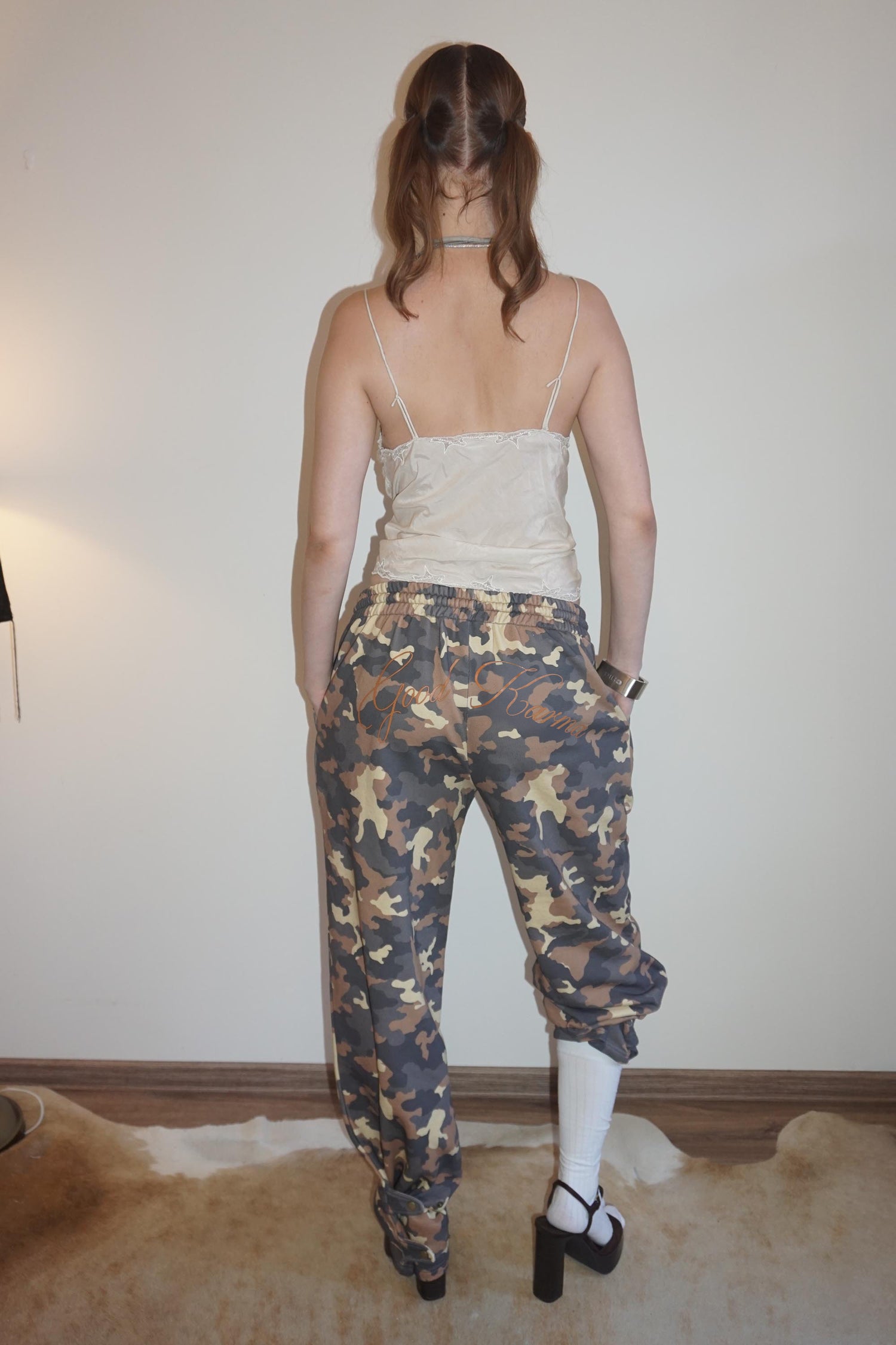 Karma Sweatpants Mustard Camo