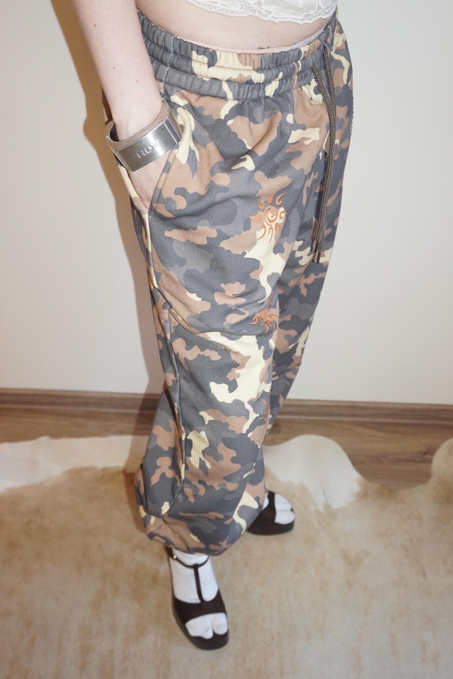 Karma Sweatpants Mustard Camo
